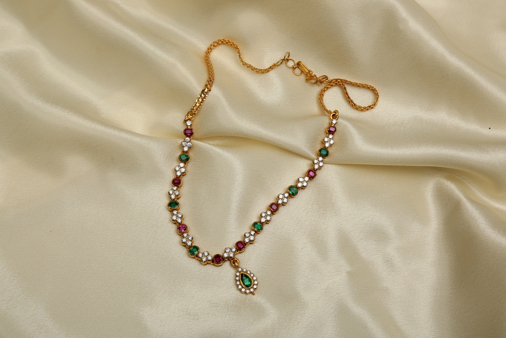 Karaikudi Maganlal Mehta Corp Ltd offers best collections of Diamond Necklaces. Karaikudi Maganlal Diamond jewellery